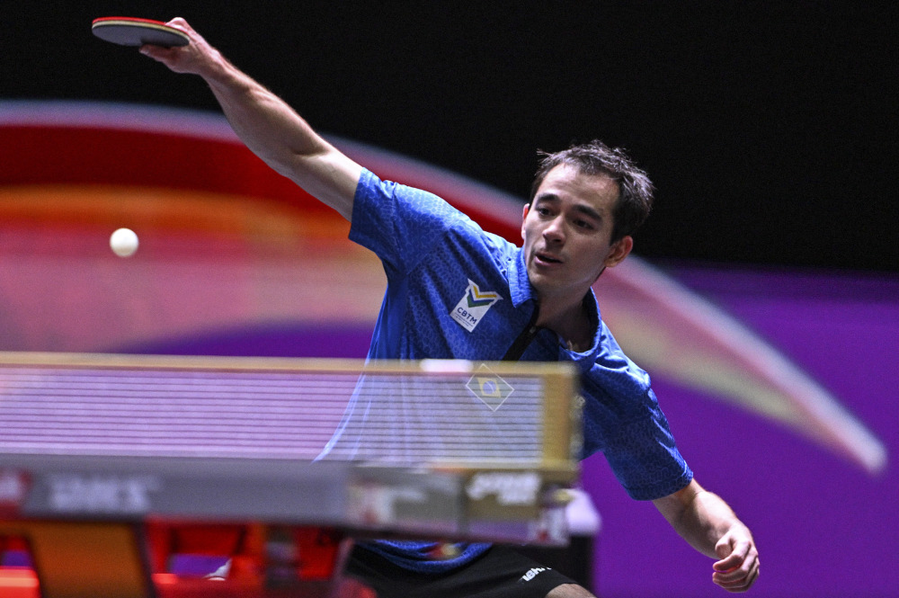 詹姆斯通过 詹姆斯通过