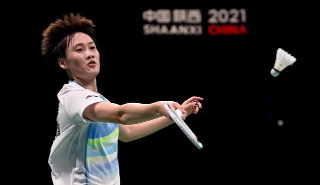 确保了她在 确保了她在